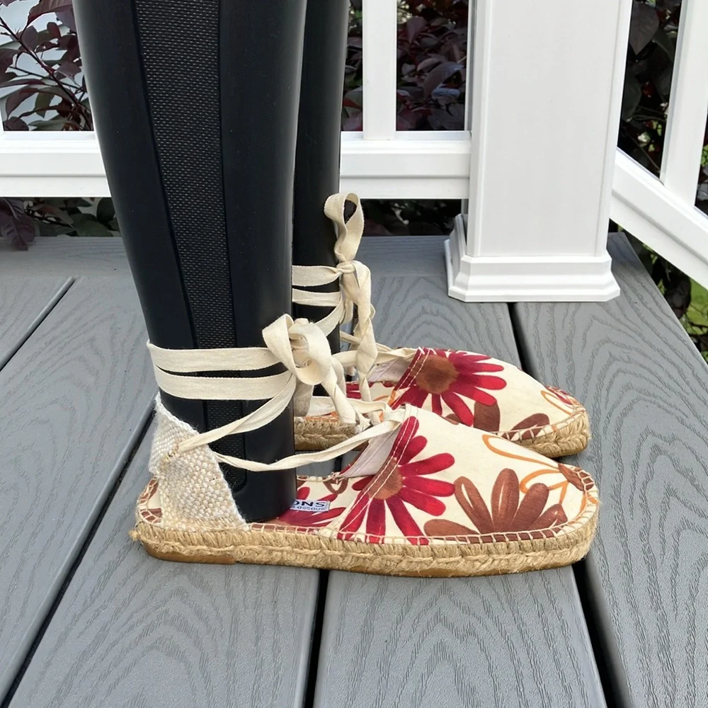 Reflections by Andre Assous Espadrille/Flats/Sandals Multicolor Size 9 NWOT